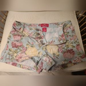 Buckle Floral Women's Shorts